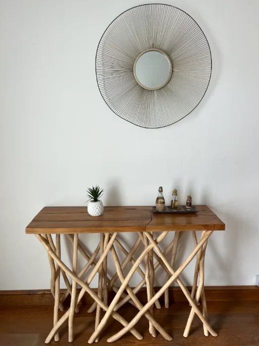 Miroir soleil décorant le cabinet d’ostéopathie